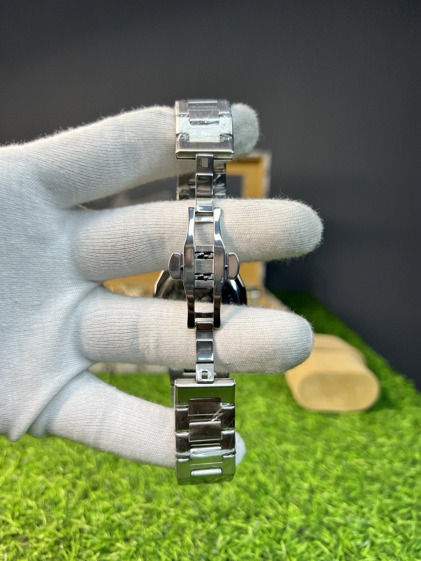 B.W Men's Luxury Quartz Watch - Precision Timekeeping