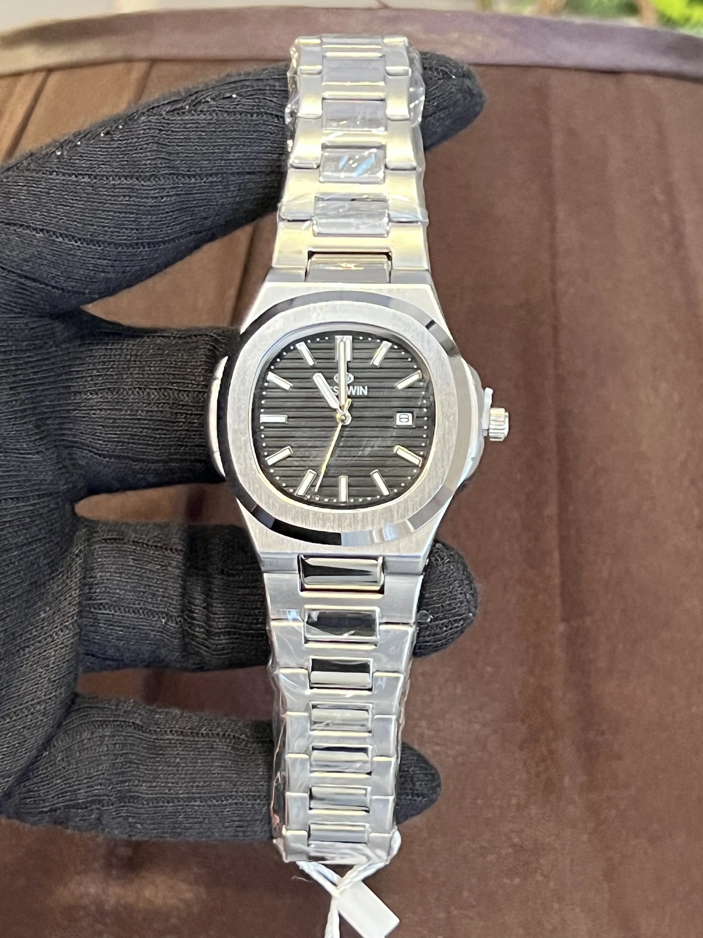 Men's Watch with Date Function & Vibrant Stainless Steel